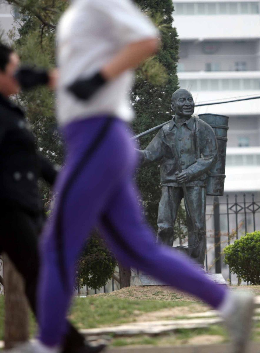 从受访教师的经历和情感表达中，窥探其对课程建设的态度