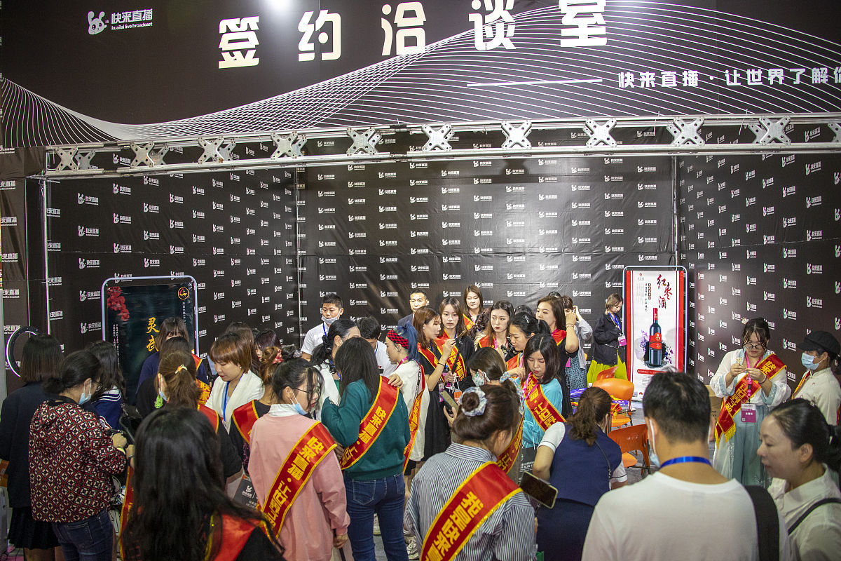 搞笑短视频拍摄脚本：爆笑化妆间大作战