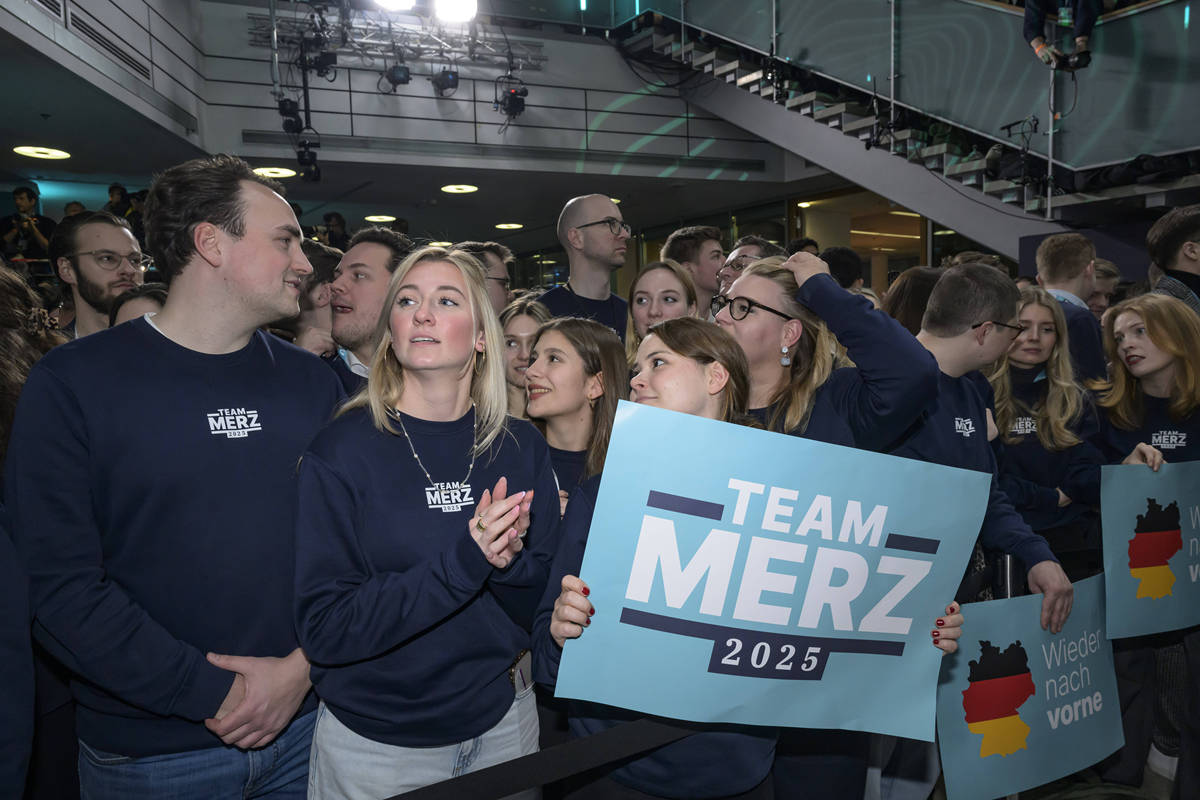 Combatting Mobile Addiction: The Role of the Communist Youth League in Guiding Young People