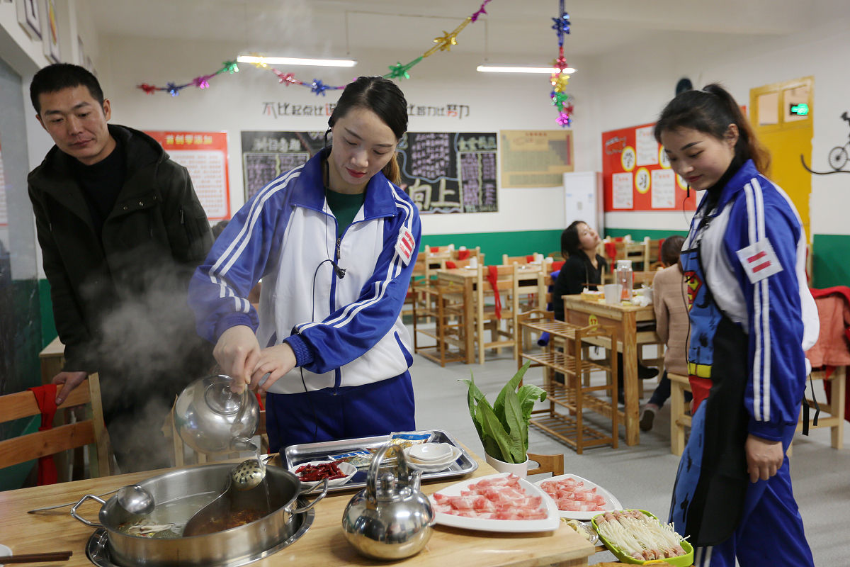 听党老师对于小学英语作业设计和课堂反馈的演讲的感想写300字【深层理解】哪些内容对你有深刻的触动或启发？为什么？