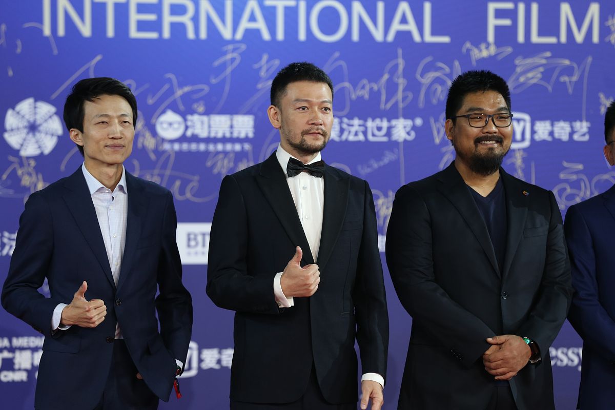 请简单解说一下电影流浪地球