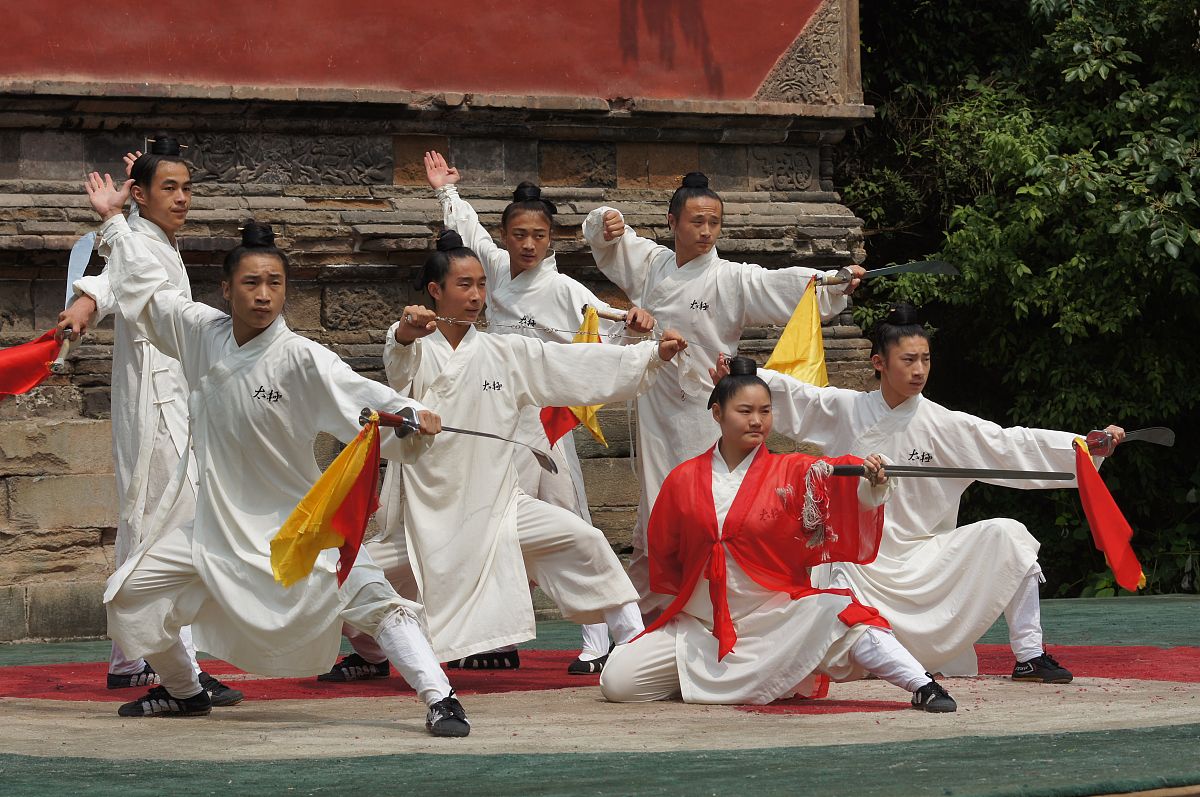 武当玄武拳和八极拳谁更厉害 不少于300字。