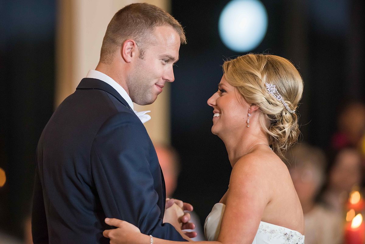 男朋友委屈的哭了咋办，