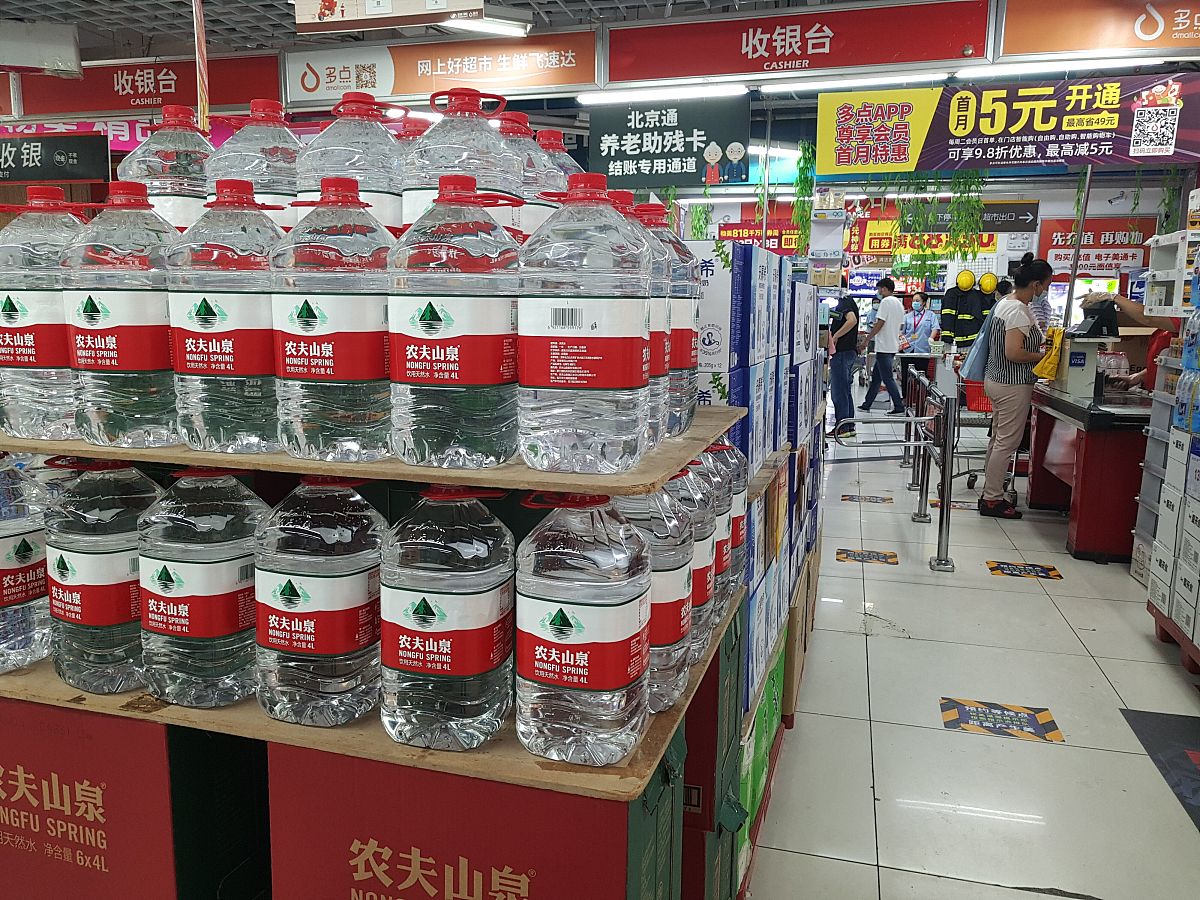 农夫山泉营销策略研究：品牌建设、产品创新和渠道拓展