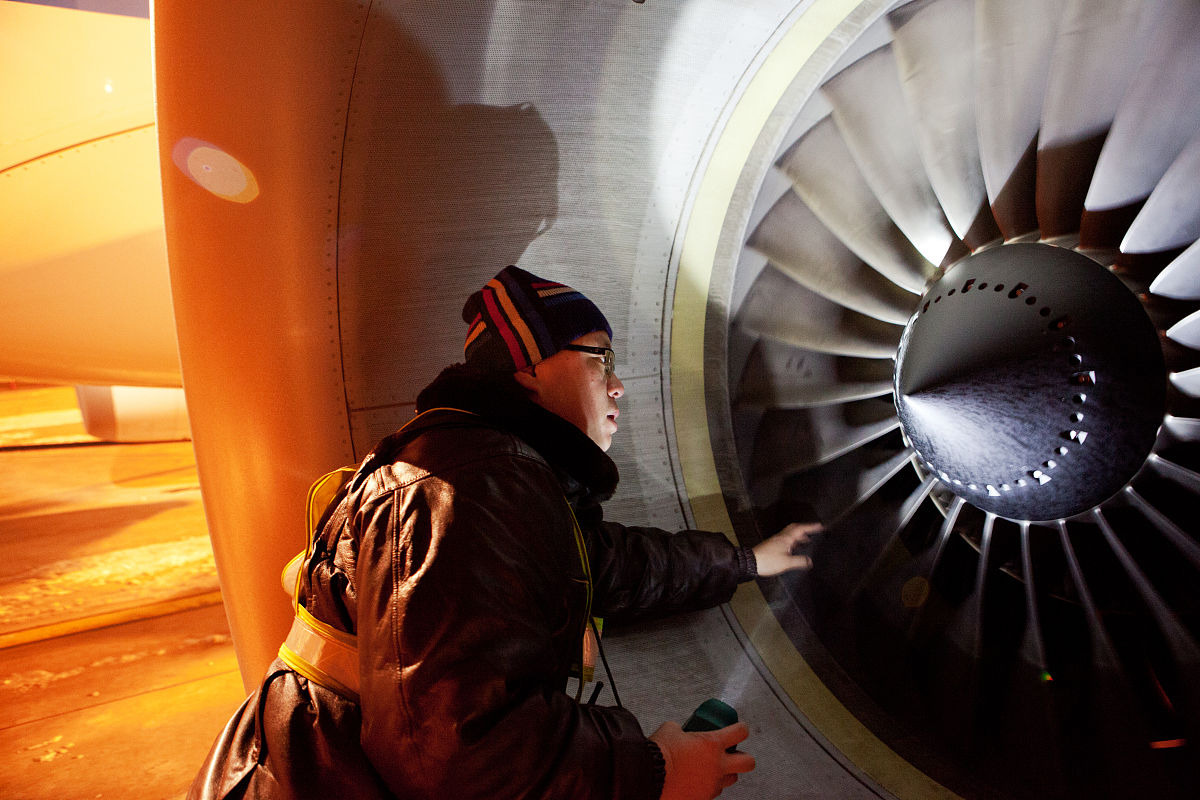 飞机发动机涡轮叶片损坏导致动力失效：维修方案及过程