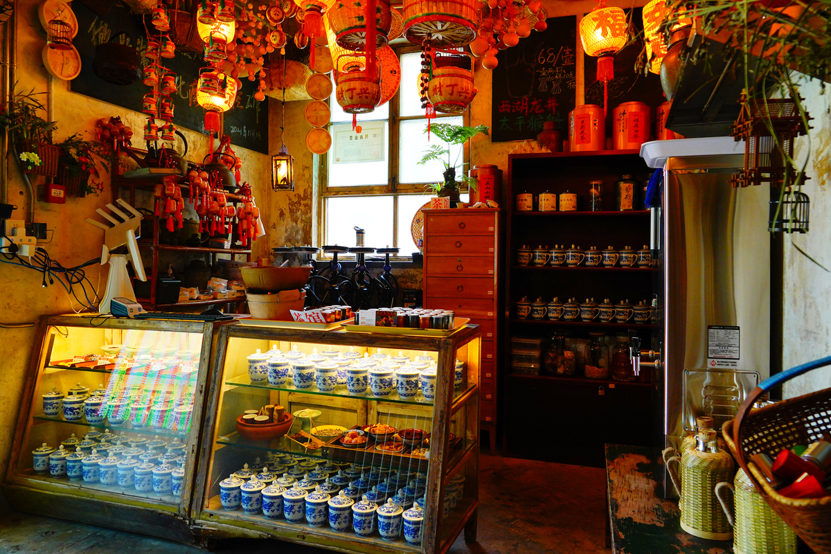 请生成一段小红书探店文案