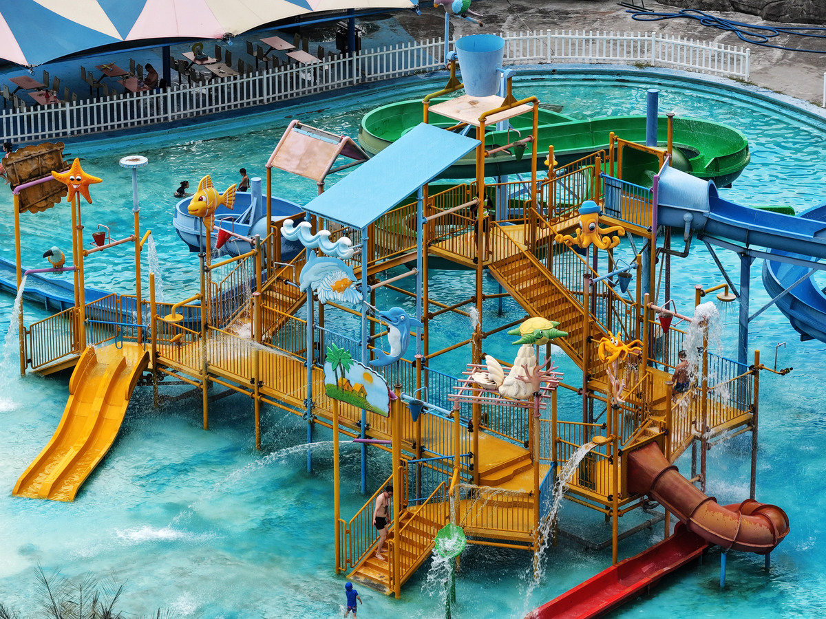 亲水平台同义词：水上乐园、水上运动场馆等 - 全面了解水上娱乐设施