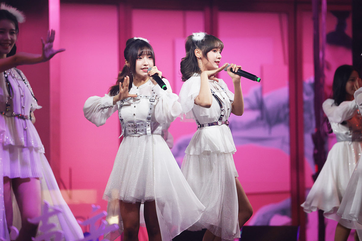 SNH48 蹄蹄乐CP：粉丝心中的梦幻情侣 - 互动、默契、支持 - 揭秘蹄蹄与乐乐的特殊关系