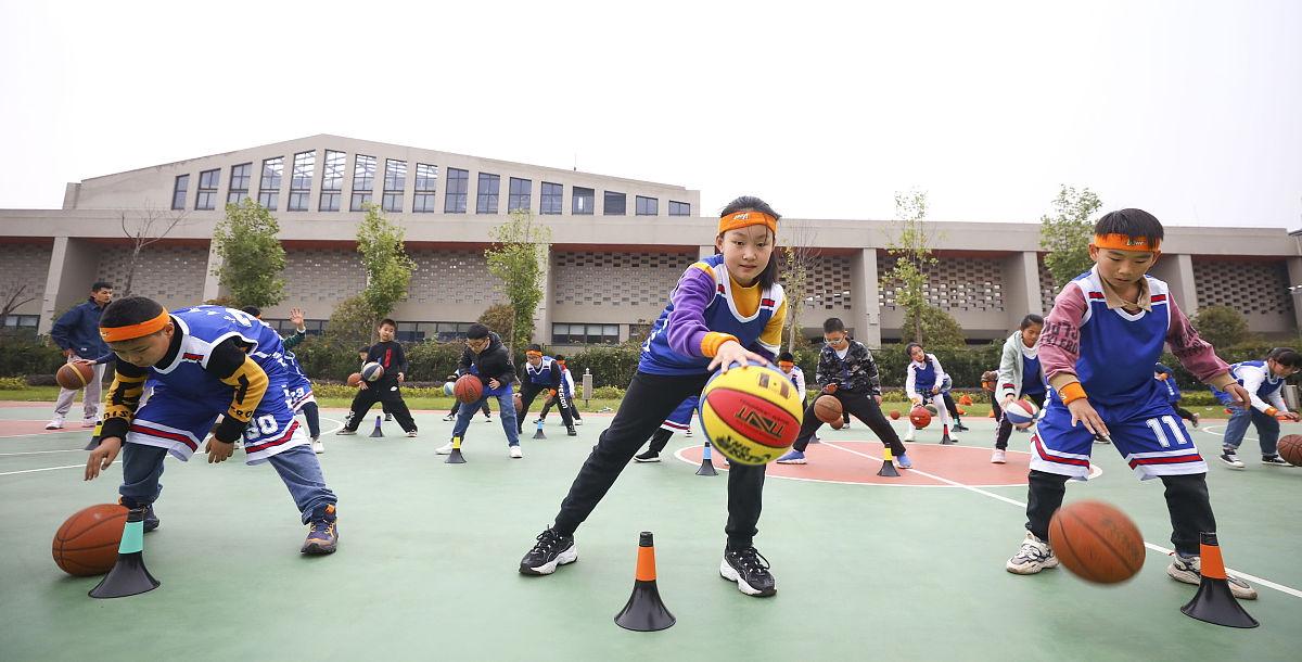 高度重视体育游戏在篮球课教学中的重要教育作用的案例