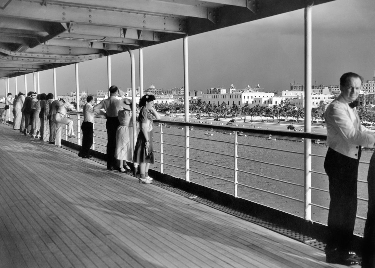 Starboard Side Main Deck Dimensions | 17000mm x 1200mm