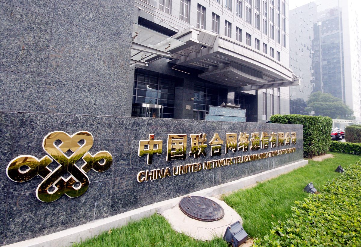 写一篇中国联通公司伊犁哈萨克自治州分公司在组织专项培训，提高财务会计人员工作效率的措施。