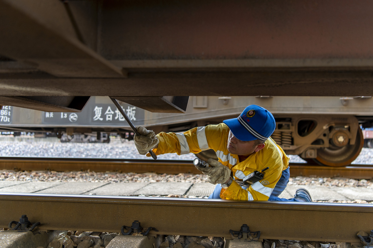 男生都轨道车司机专业就业前景好不好