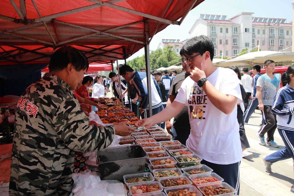 威海初中毕业学做烧烤技术的学校