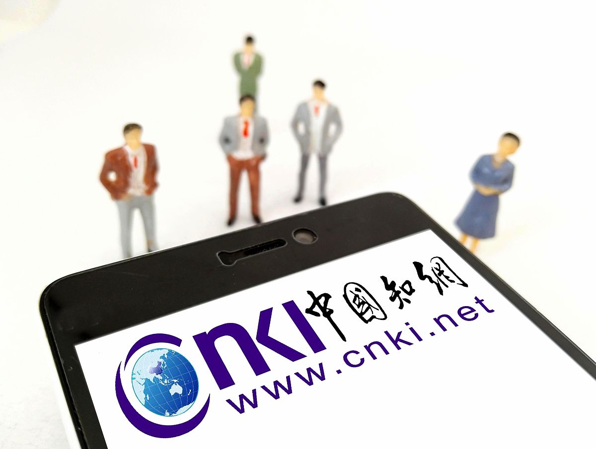 帮我降重：离境退税是指根据《境外旅客购物离境退税管理办法试行》规定境外旅客持标注或能够采集其最后入境日期的有效身份证件在离境口岸离境时对其在退税商店购买的符合退税条件的可退税商品按规定退还国内增值税的税收优惠政策。