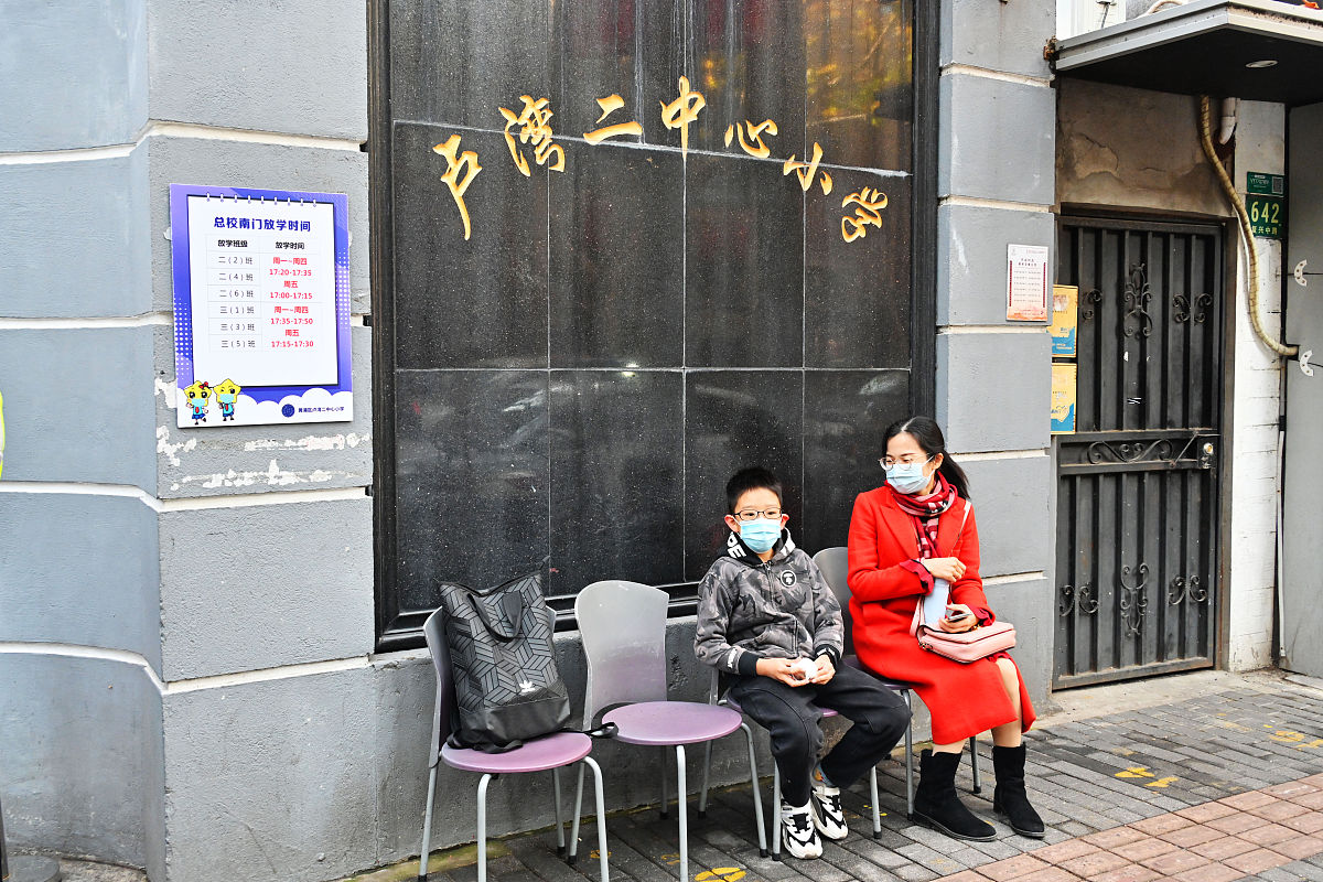 关于校园内值周的感受的800字作文继续