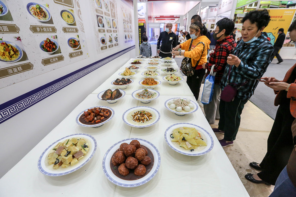舌尖上的中国: 从餐饮视角看祖国发展与国民幸福