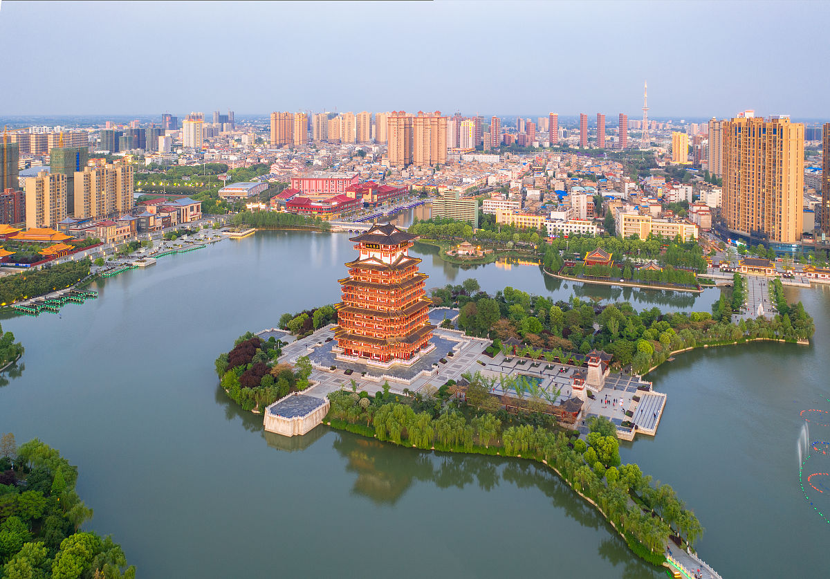 2020年4月3日,湖北天门,西湖茶经楼风光.