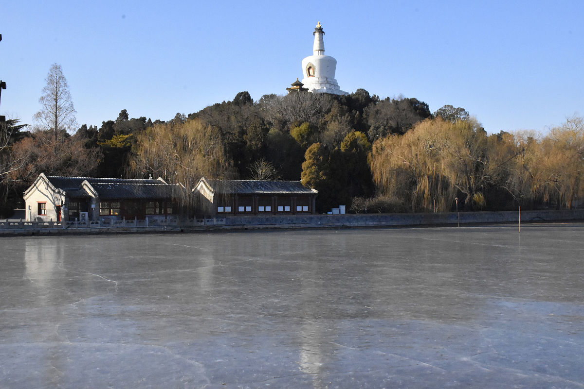 2021年1月16日,北京,寒冬腊月,疫情影响京城冰雪项目,北海公园冰场地