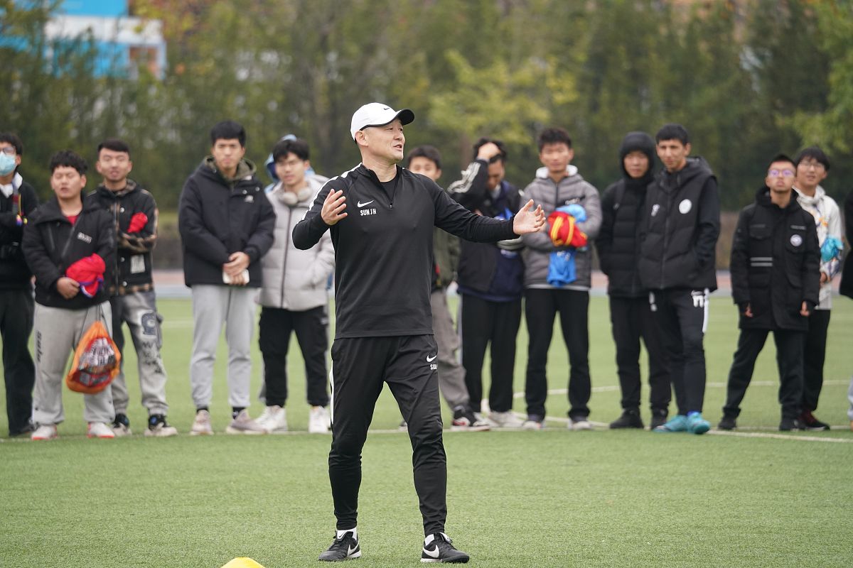 初中毕业读卫校？你需要知道的关键区别