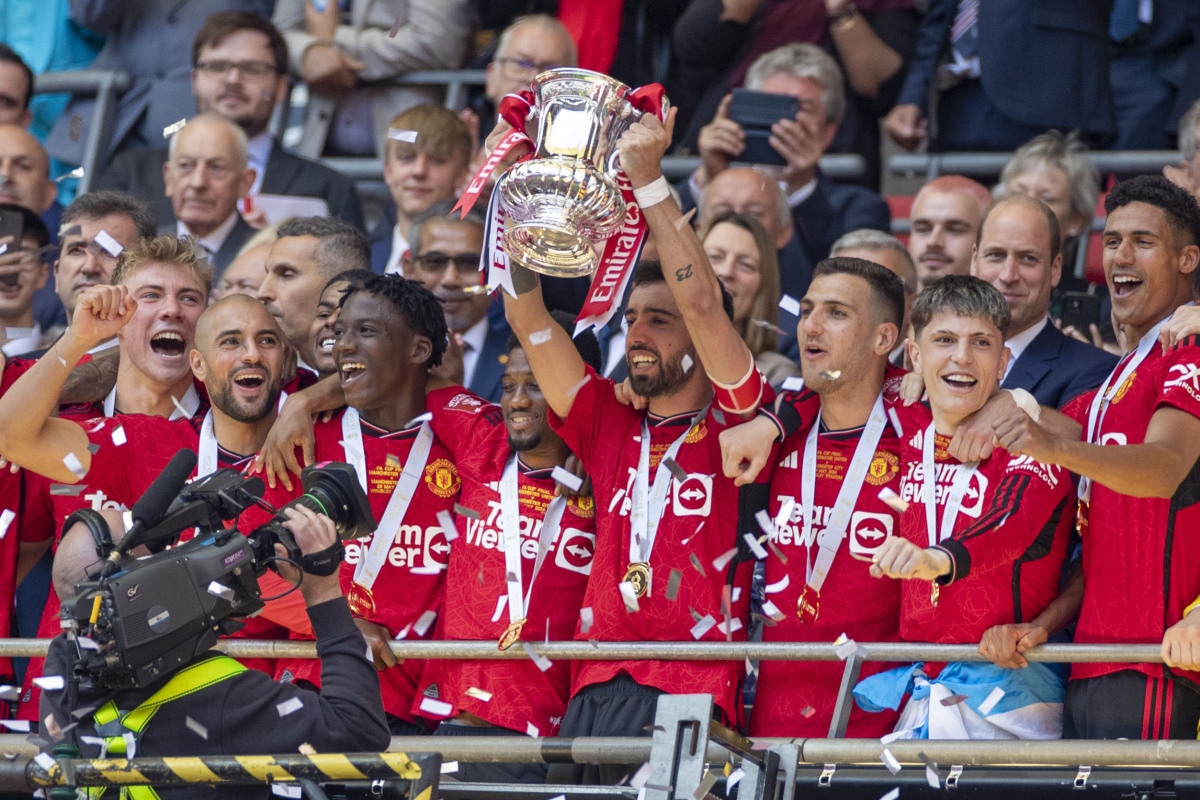 BBC：女王公园后卫比赛受伤苦等救护车10小时才到，卫生大臣致歉