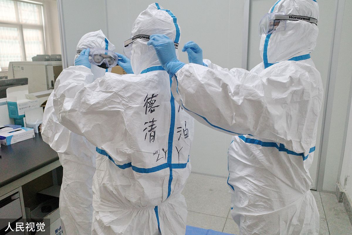 服装材料特殊应用领域：医疗、消防、军事、航空航天、运动等