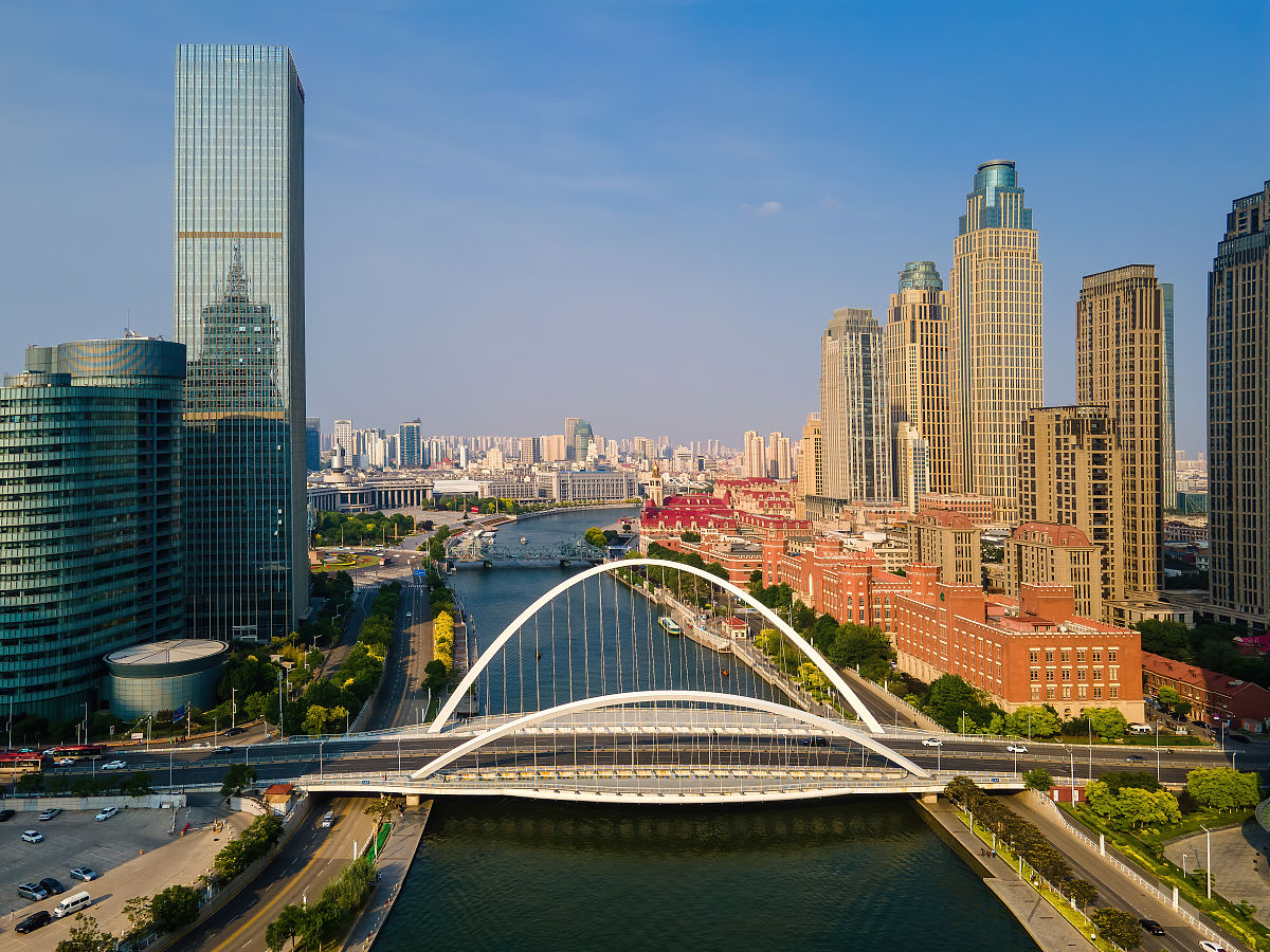 2021年5月22日,航拍天津海河上的大沽桥.