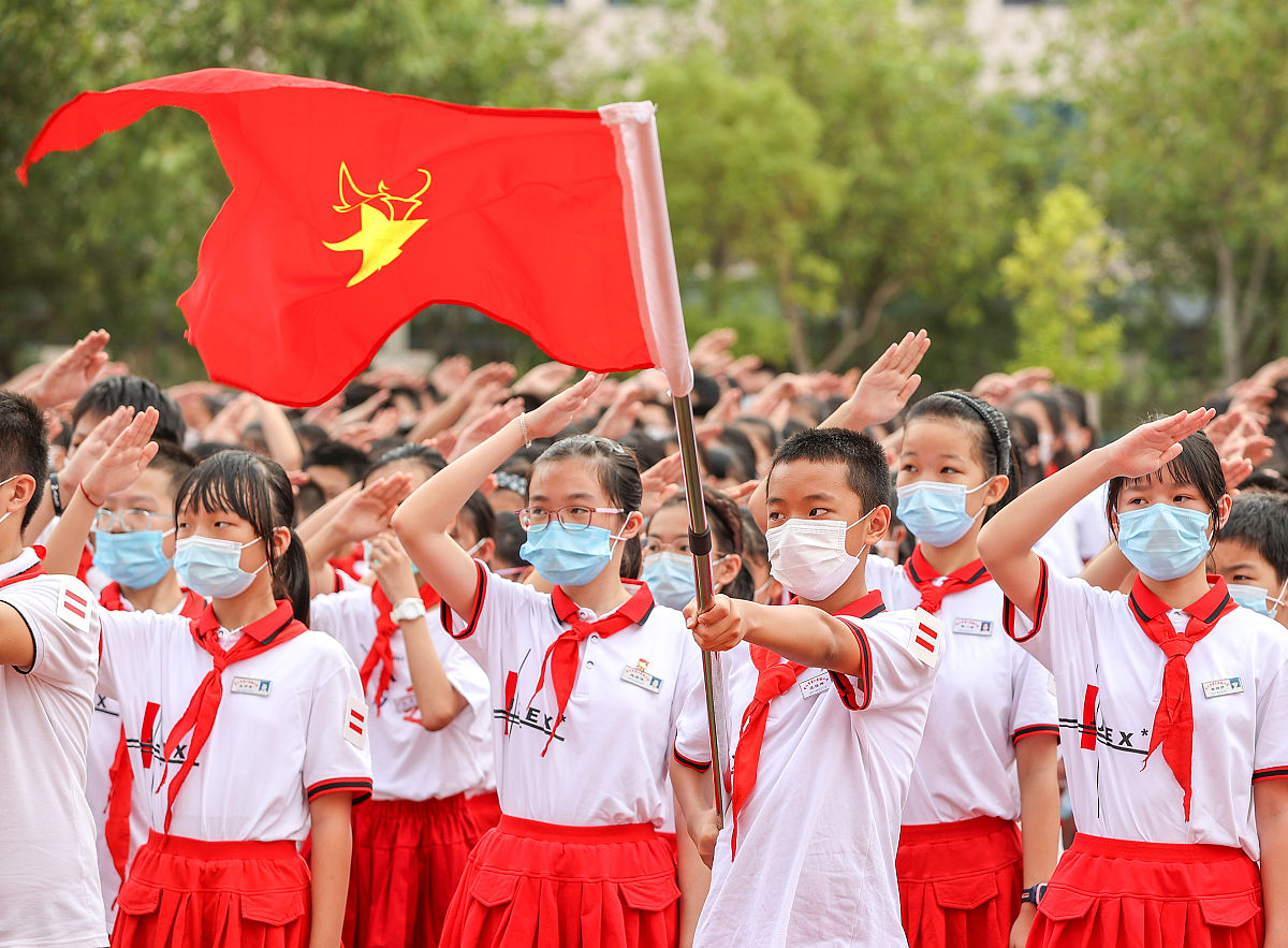 少先队员齐聚，共赴中华复兴伟业！