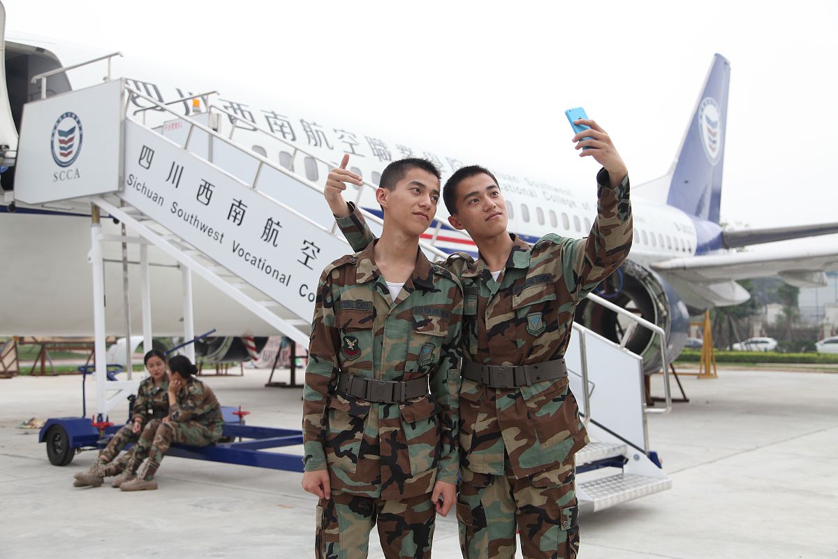 成都空军飞行员怎么报考