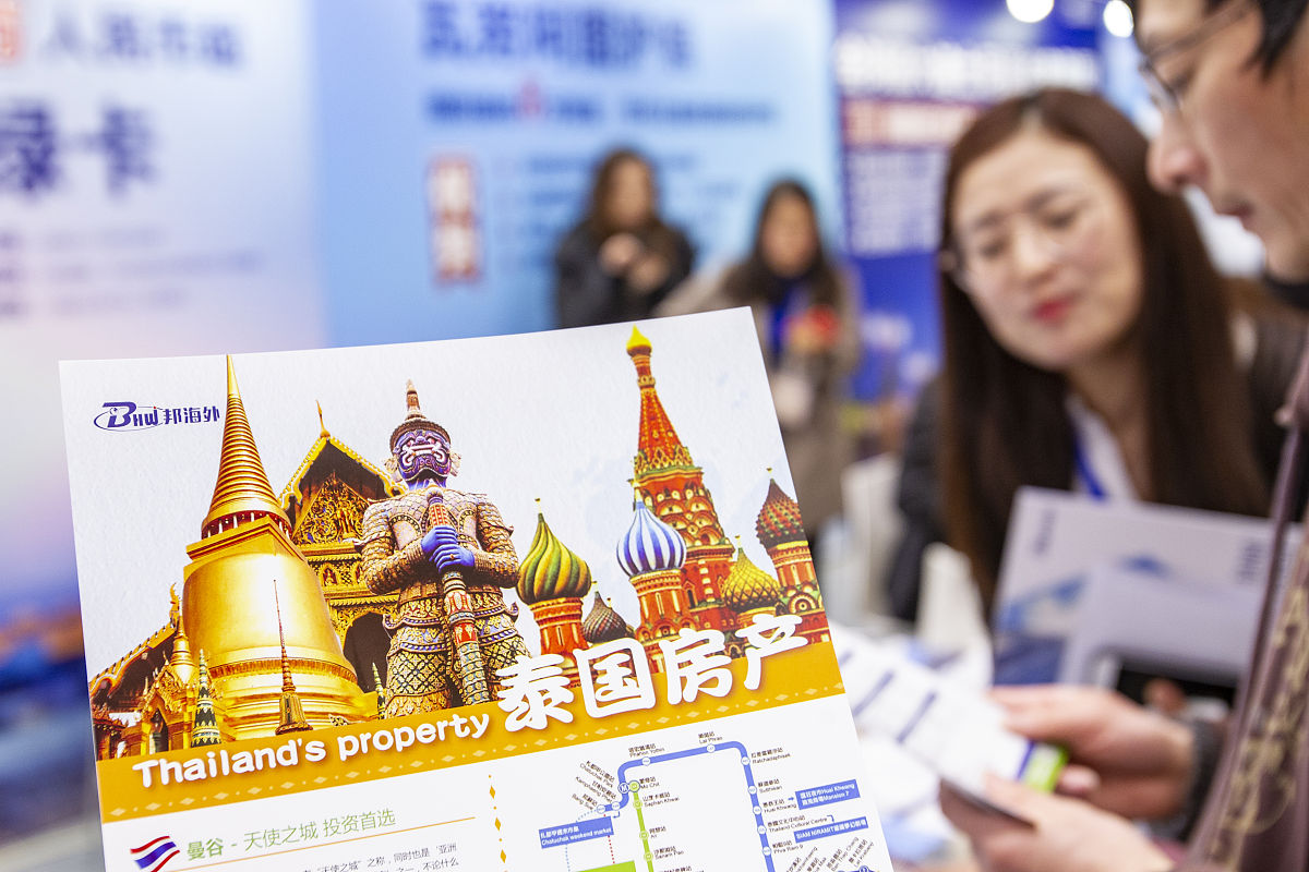 国际旅游业的发展能够促进各国家之间的经济贸易往来、文化和友谊交流、改善国际关系的。在此结合所学知识和《中国入境旅游年度发展报告2022-2023》为什么泰国人民更喜欢来中国旅游