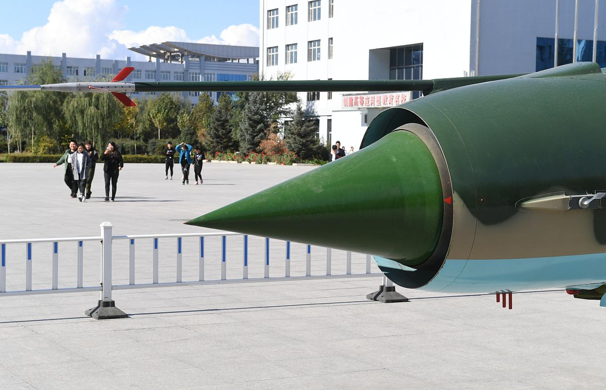 飞机空速管工作原理：测量飞机速度的关键