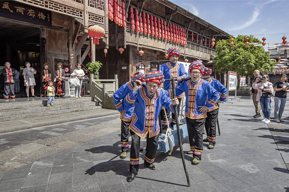 重庆市轻工业学校工艺美术非物技艺装潢设计方向市级示范专业专业专业都学些什么