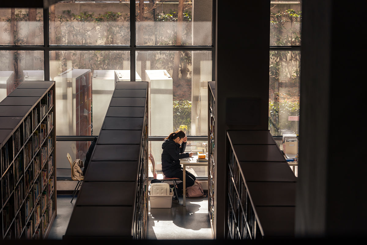 以“考研分数线预测”为题，写一篇文章