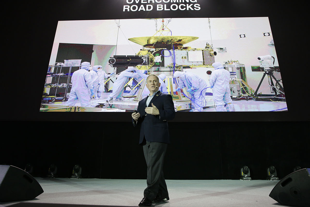 破碎眼镜的秘密：通往未知世界的门户