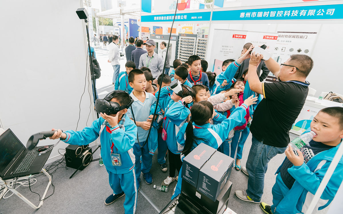 2022年国家级大学生创新创业训练计划项目-XZ21005-基于深度强化学习的密集人群疏散研究-参与经历与收获-姓名、学号