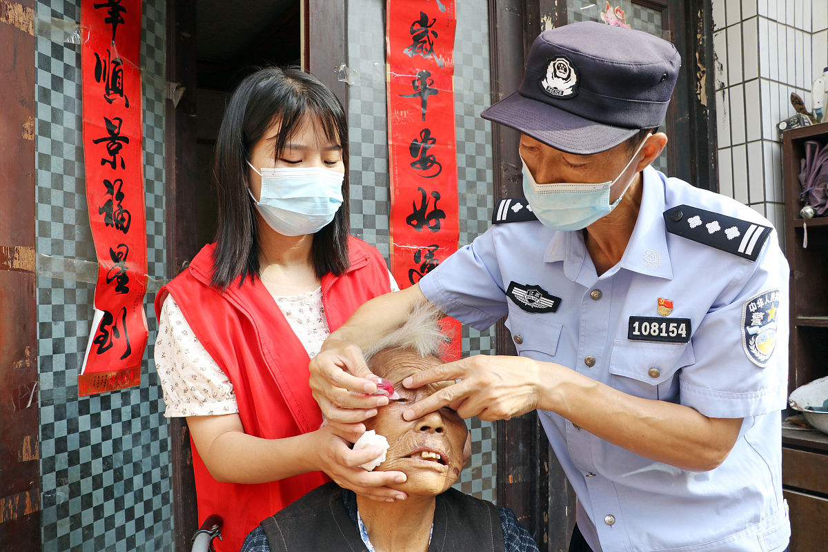 老眼点的准确位置图和作用，