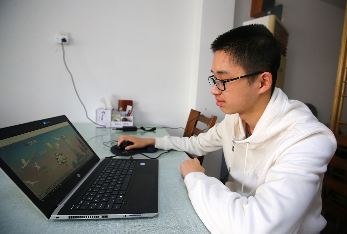 参加科研小组的理由: 探索学术兴趣, 提升科研能力