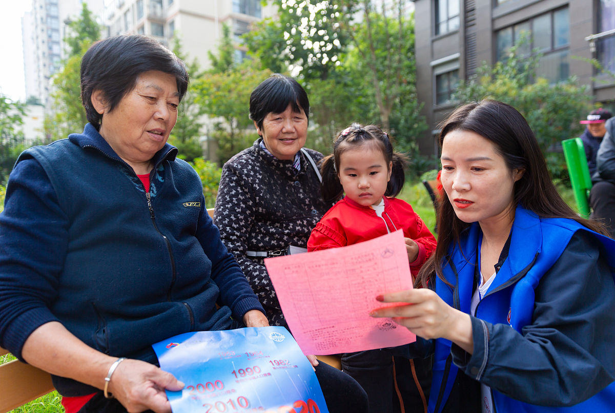 论述对社会工作及社区支持的宣传不足是滁州市农村低收入家庭社区支持存在问题的原因写成一段话格式不少于500字。