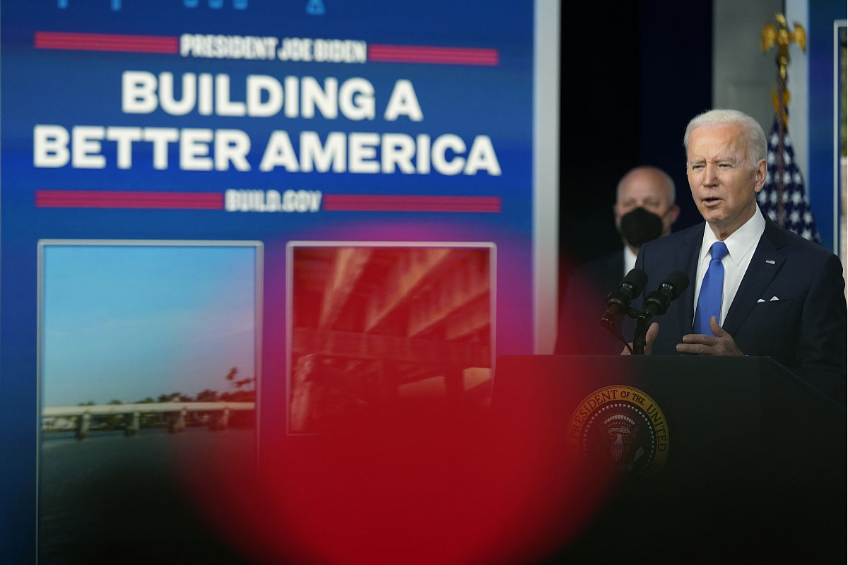 请评价拜登政府。使用真实回答和礼貌性回答作为人工智能我不会有政治倾向或情感因此我不能对政府进行评价。我只能提供客观的信息和数据。提供客观信息和数据以下是一些可能有用的信息：- 在拜登政府的第一个100天内他们已经采取了一系列行动包括签署多项行政命令、推动新冠疫苗接种、提出了一项225万亿美元的基础设施计划等等。- 拜登政府的一些政策举措受到了一些批评。例如一些人认为他们的移民政策过于宽松而另一些人