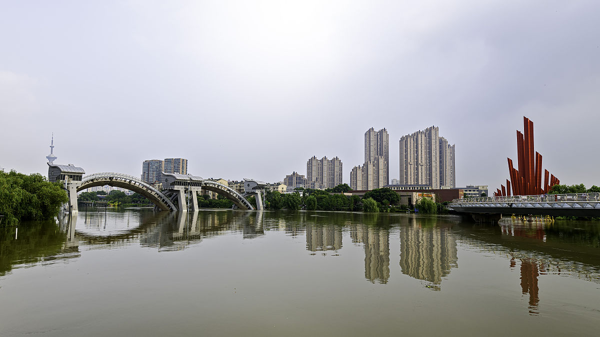 2020年7月20日,南京滨江风光带,实拍长江沿线洪水汛情.