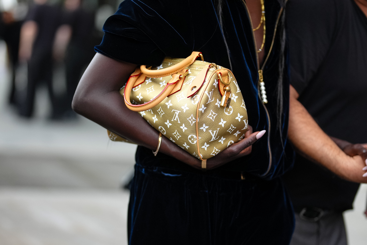 去LV参加商业展抖音文案怎么写