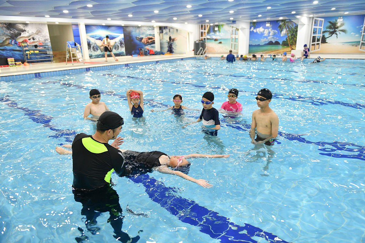 奥尔维斯游泳培训：高端教育、儿童技能、康复治疗