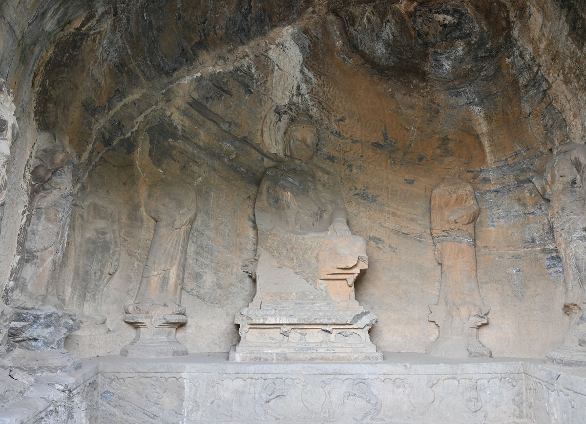 关于洛阳龙门石窟未解之谜的文章