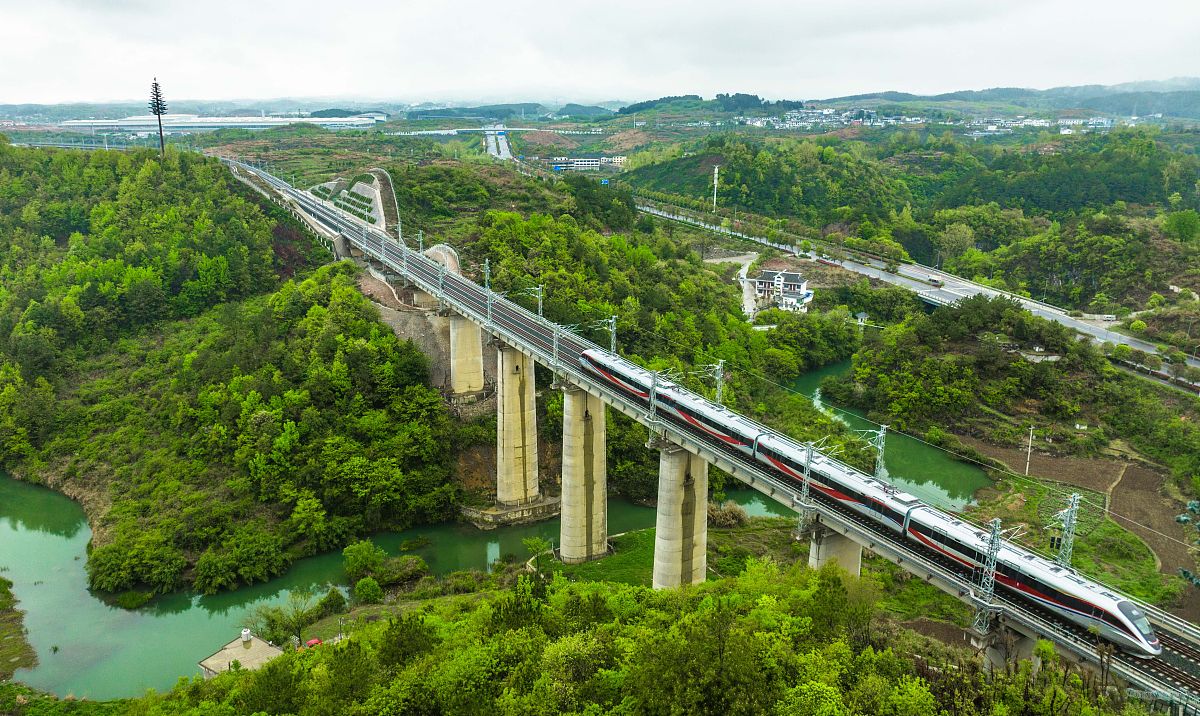 贵阳铁路专业学校：探讨铁路行业未来发展趋势