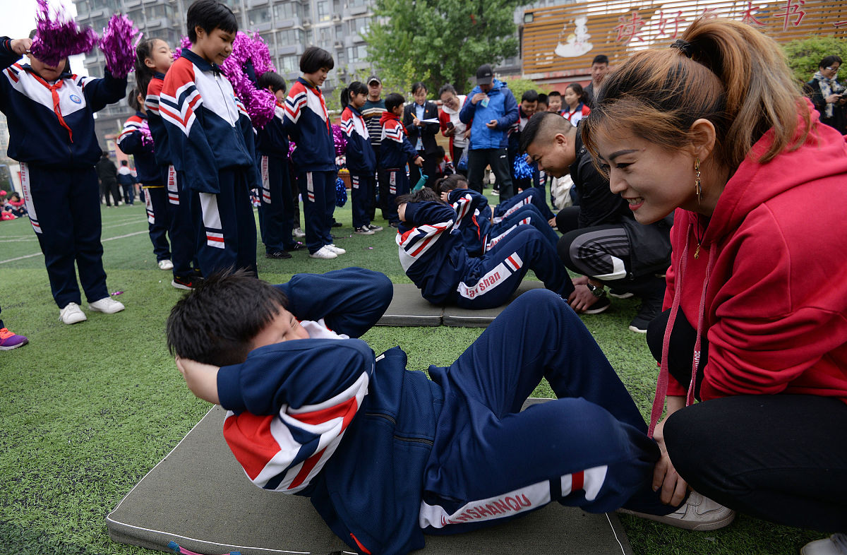 小学班级一周小结：学习、社团及优秀学生