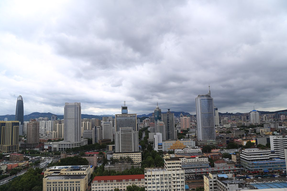 2018年8月14日,济南,城区大范围出现降雨后天空风起云涌.受今年的第14