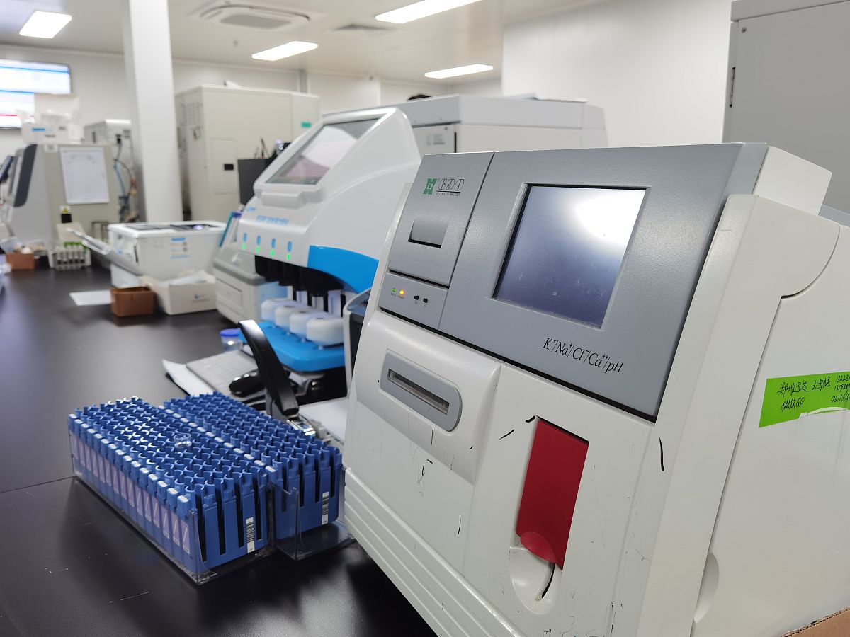 FuJI+Flexa27贴片机生产资料无法传到前台帮我用210字详细描述