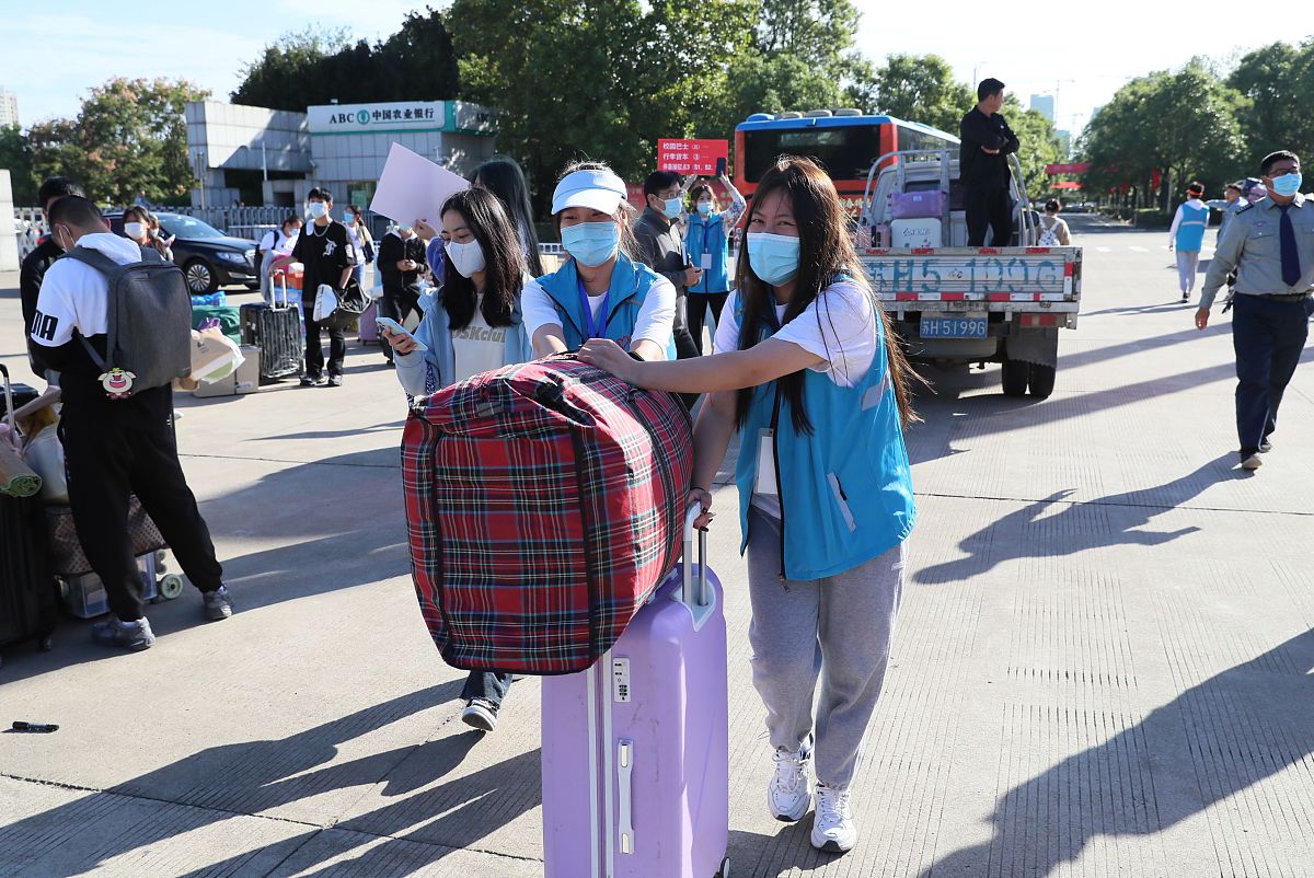 大一新生国家助学金申请理由：家庭困难，学习优秀，志愿服务
