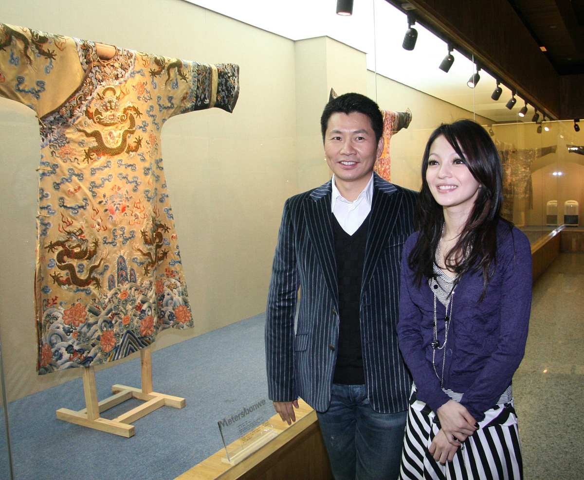2007年1月16日,上海,著名的休闲服饰<strong>品牌</strong>美特斯邦威签约女艺人张韶涵