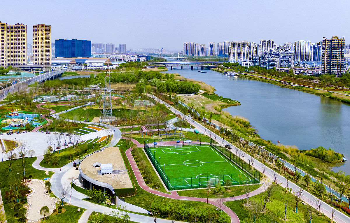 用大学生的知识水平写一段有关城市公园建设和经济水平的辩证认识结合知网上相关文献运用管理理念和模型。