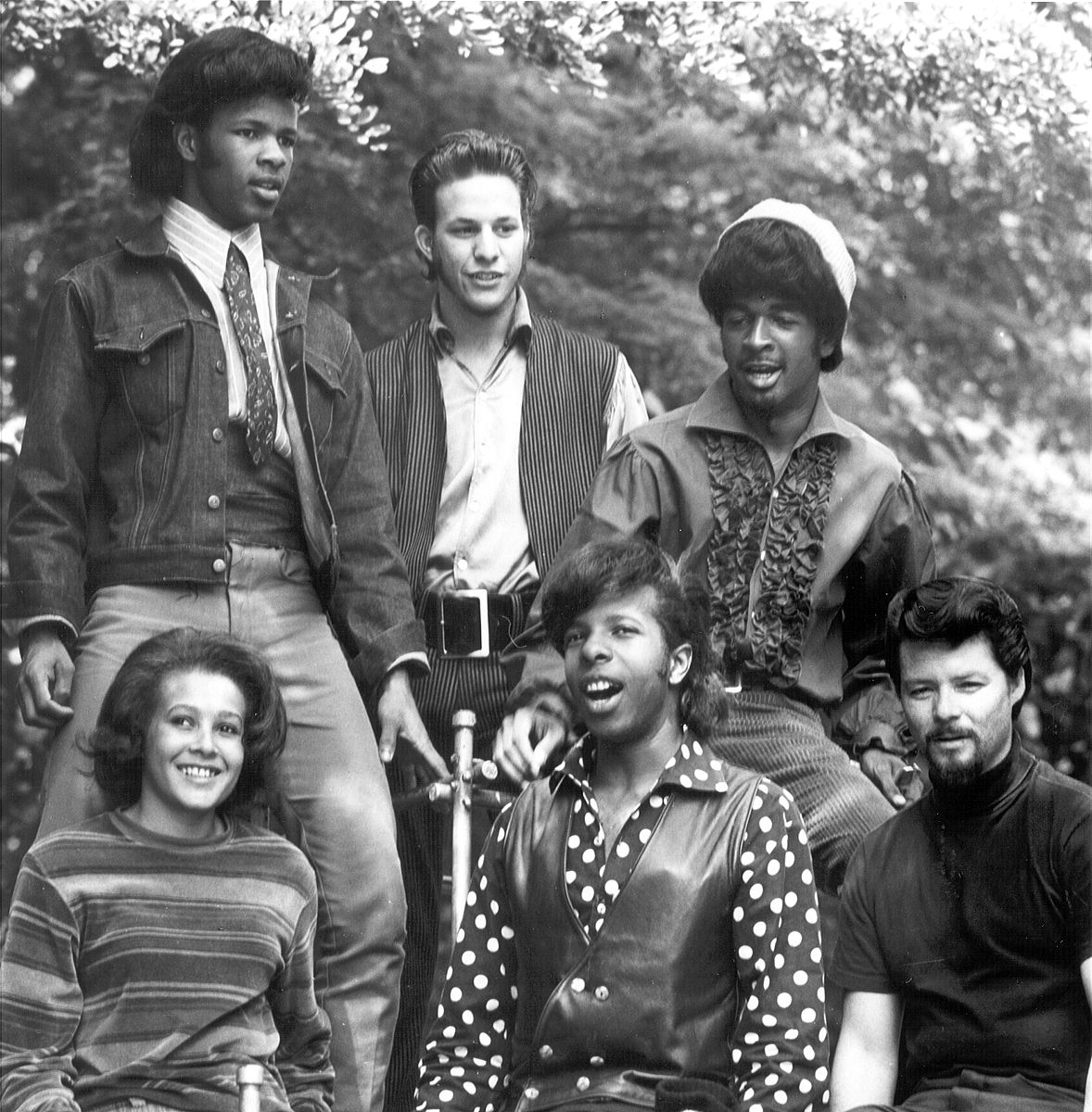 1968:  psychedelic soul group 'sly & the family stone' pose for 